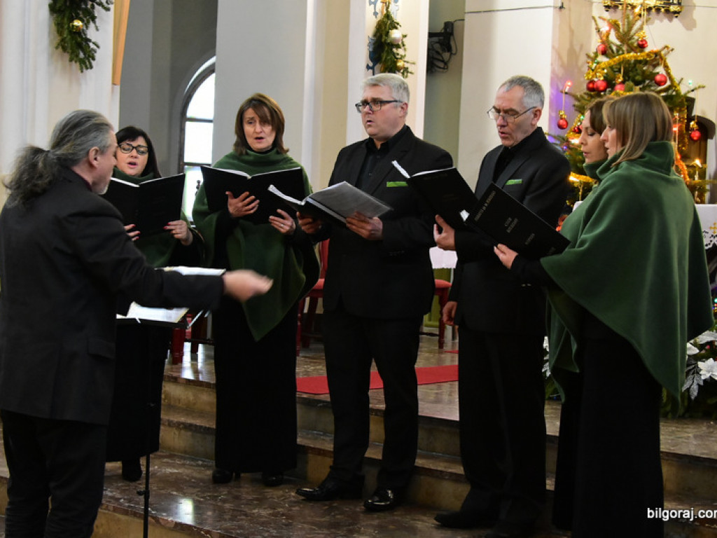 Chóry Ziemi Biłgorajskiej kolędowały we Frampolu (FOTO)