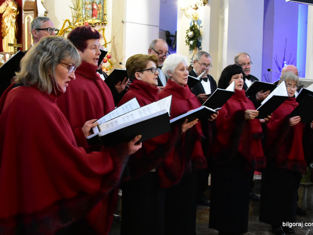 Chóry Ziemi Biłgorajskiej kolędowały we Frampolu (FOTO)