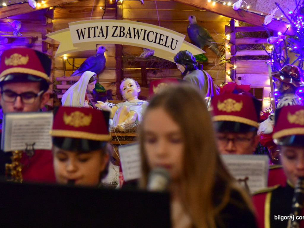 Koncert kolęd w wykonaniu Orkiestry Dętej z Majdanu Sieniawskiego (FOTO)