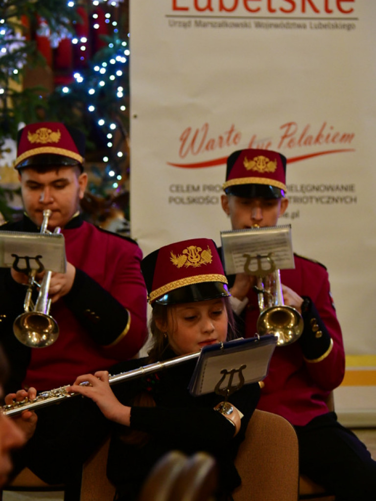 Koncert kolęd w wykonaniu Orkiestry Dętej z Majdanu Sieniawskiego (FOTO)