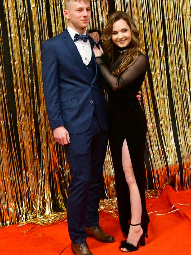 Bal maturalny uczniów biłgorajskiego ONZ-tu (FOTO, VIDEO)