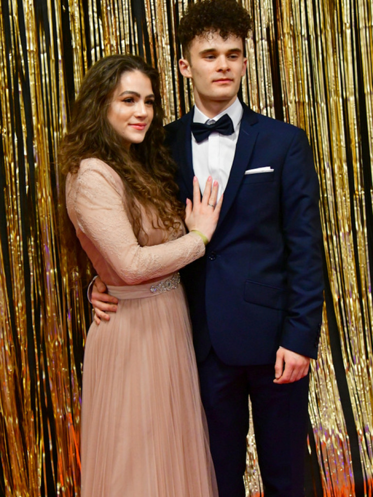 Bal maturalny uczniów biłgorajskiego ONZ-tu (FOTO, VIDEO)