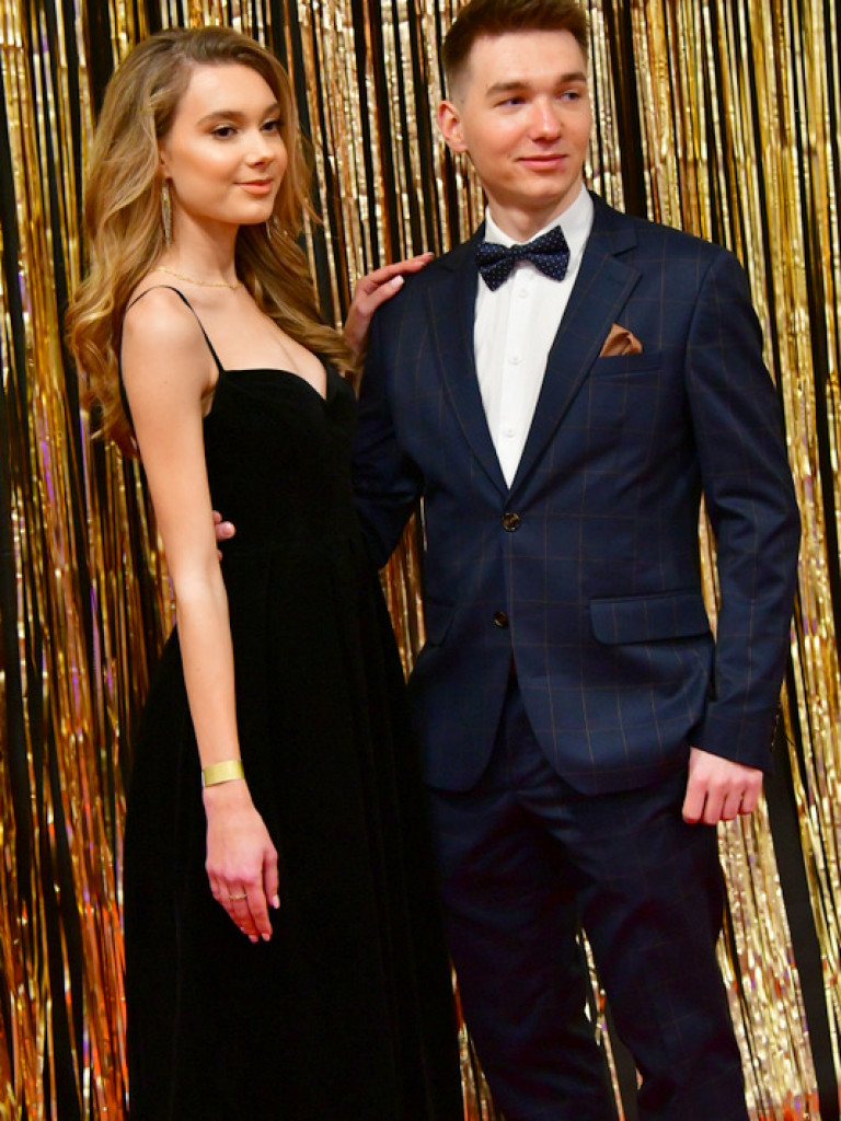 Bal maturalny uczniów biłgorajskiego ONZ-tu (FOTO, VIDEO)