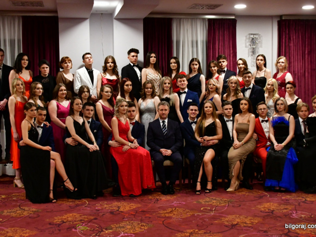 Bal maturalny uczniów biłgorajskiego ONZ-tu (FOTO, VIDEO)