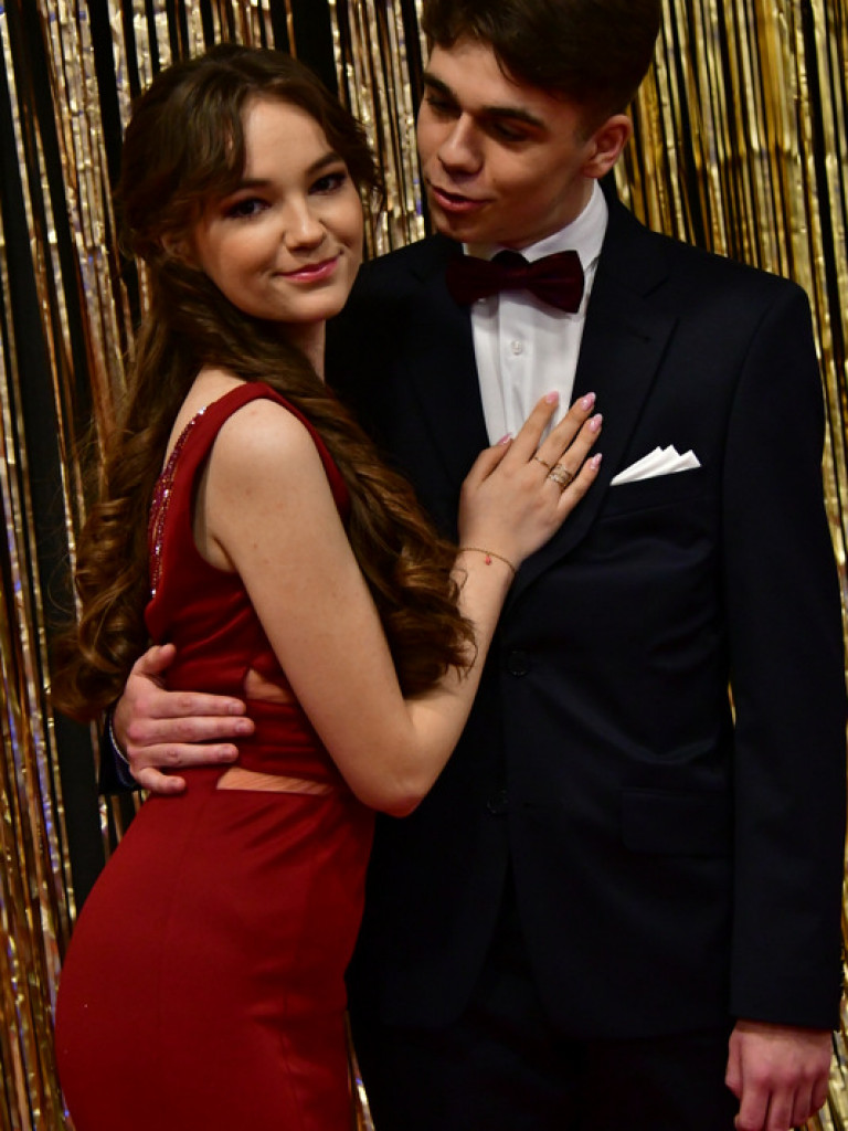 Bal maturalny uczniów biłgorajskiego ONZ-tu (FOTO, VIDEO)