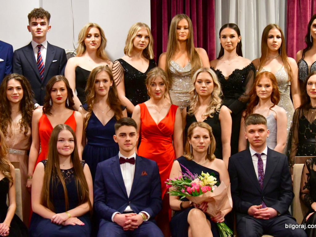 Bal maturalny uczniów biłgorajskiego ONZ-tu (FOTO, VIDEO)