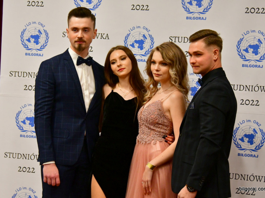 Bal maturalny uczniów biłgorajskiego ONZ-tu (FOTO, VIDEO)