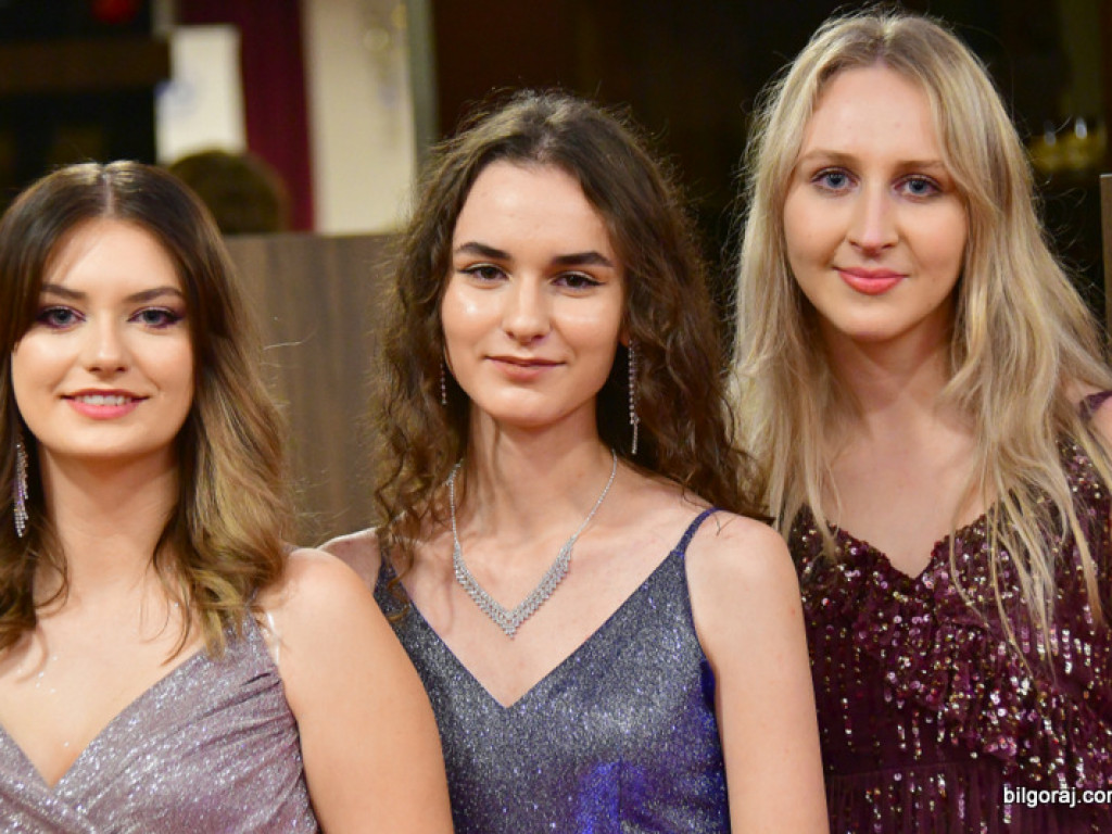 Bal maturalny uczniów biłgorajskiego ONZ-tu (FOTO, VIDEO)
