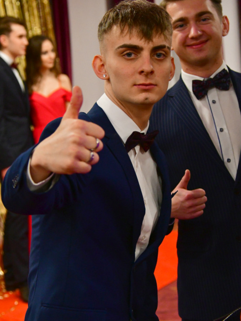 Bal maturalny uczniów biłgorajskiego ONZ-tu (FOTO, VIDEO)