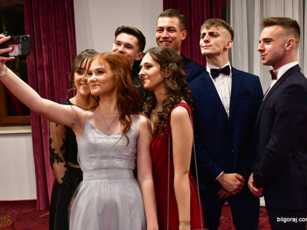 Bal maturalny uczniów biłgorajskiego ONZ-tu (FOTO, VIDEO)