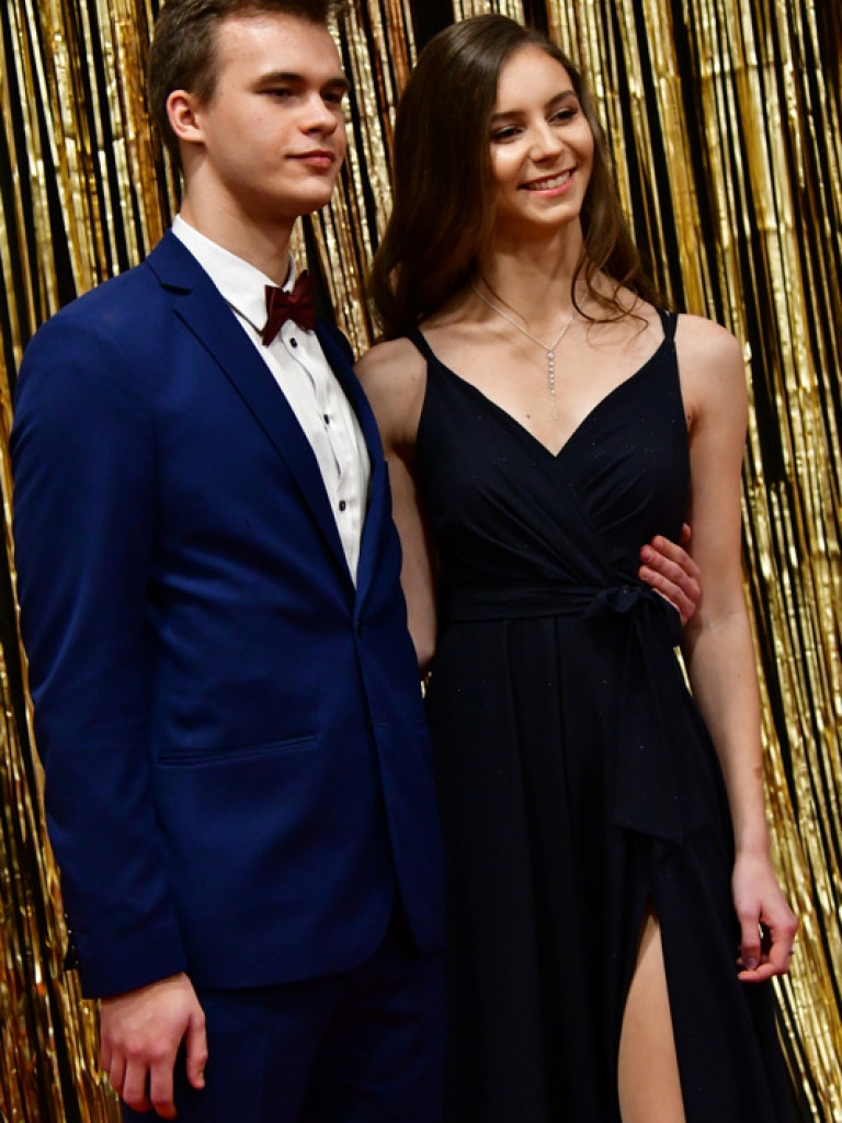 Bal maturalny uczniów biłgorajskiego ONZ-tu (FOTO, VIDEO)