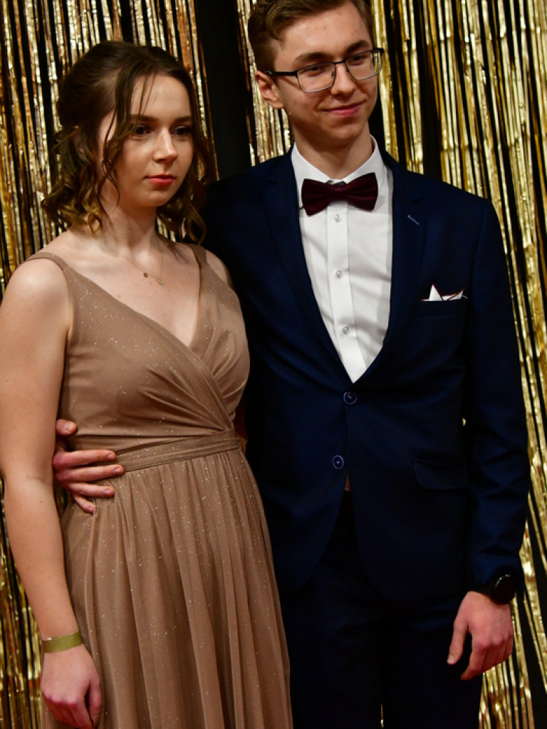 Bal maturalny uczniów biłgorajskiego ONZ-tu (FOTO, VIDEO)