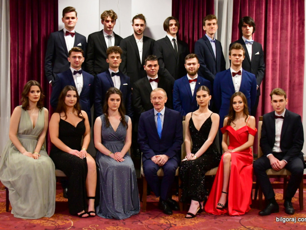 Bal maturalny uczniów biłgorajskiego ONZ-tu (FOTO, VIDEO)