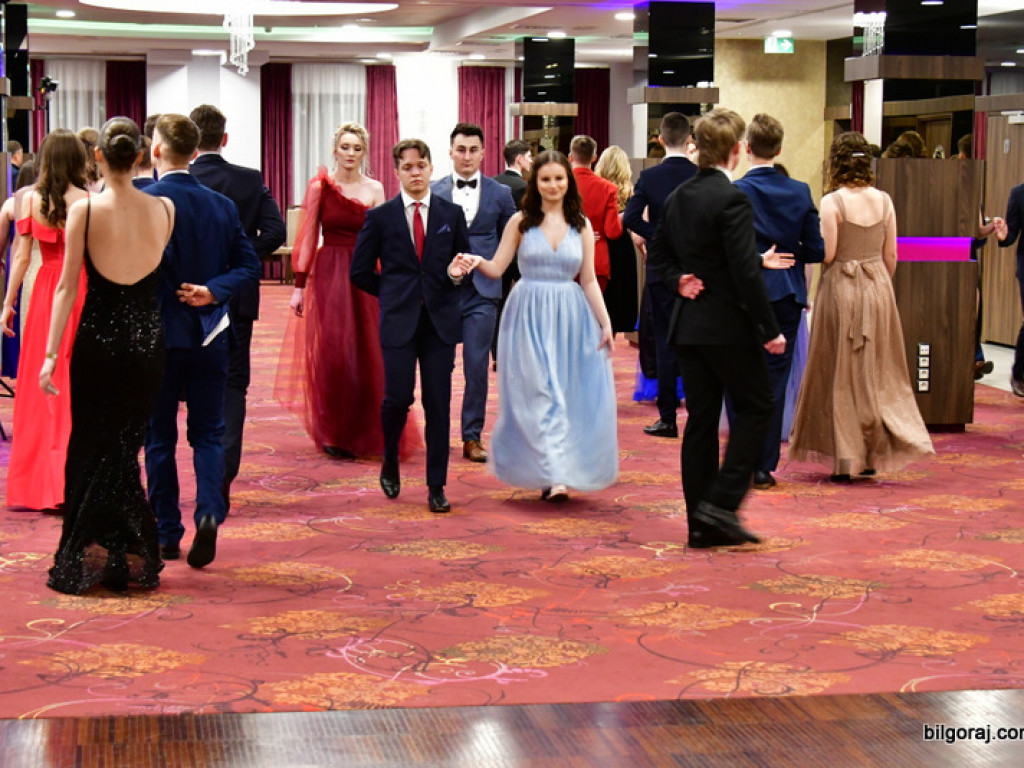 Bal maturalny uczniów biłgorajskiego ONZ-tu (FOTO, VIDEO)