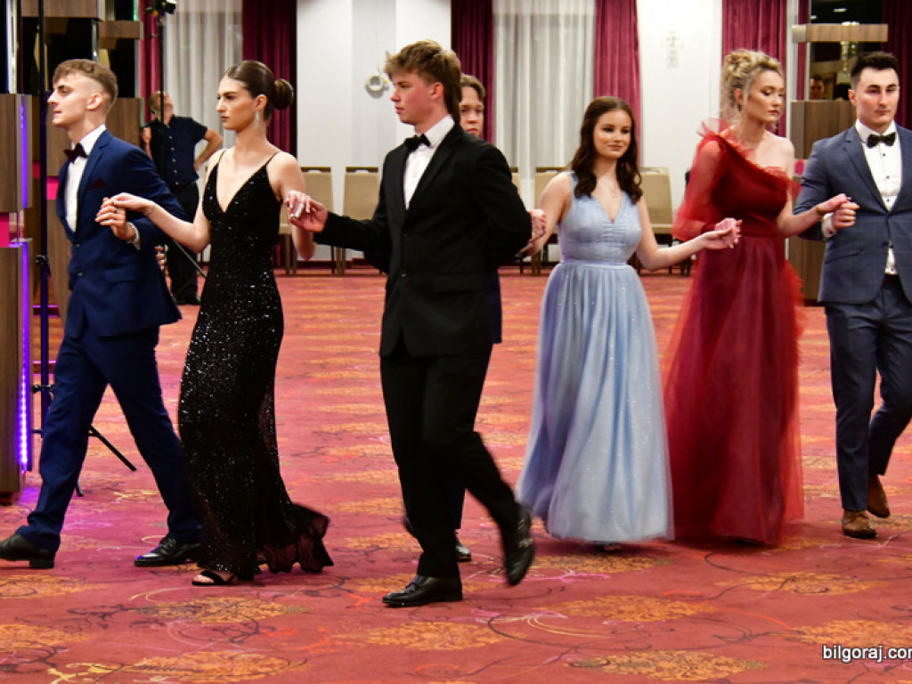 Bal maturalny uczniów biłgorajskiego ONZ-tu (FOTO, VIDEO)