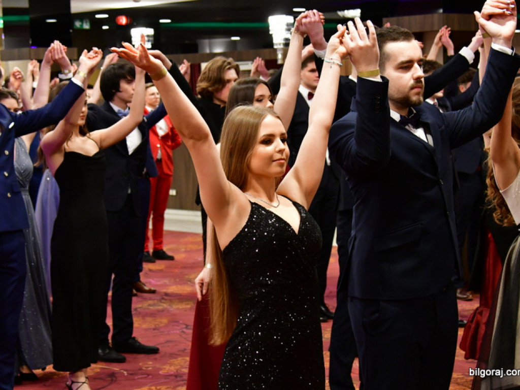 Bal maturalny uczniów biłgorajskiego ONZ-tu (FOTO, VIDEO)