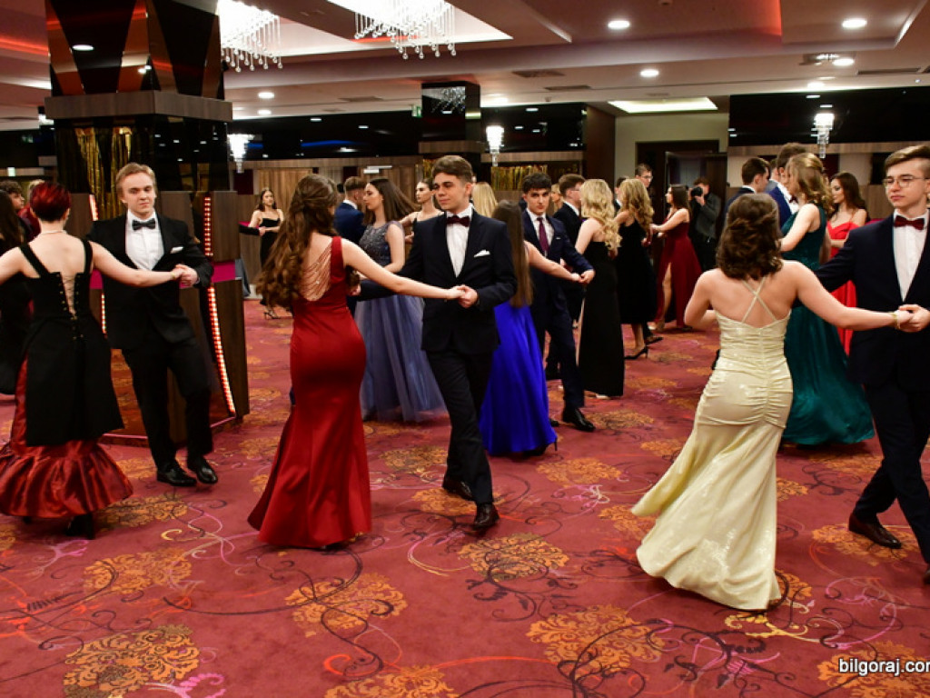 Bal maturalny uczniów biłgorajskiego ONZ-tu (FOTO, VIDEO)