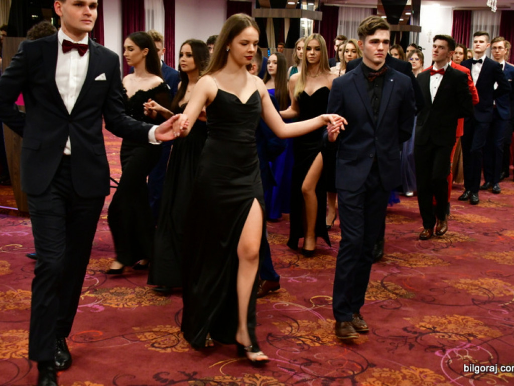 Bal maturalny uczniów biłgorajskiego ONZ-tu (FOTO, VIDEO)