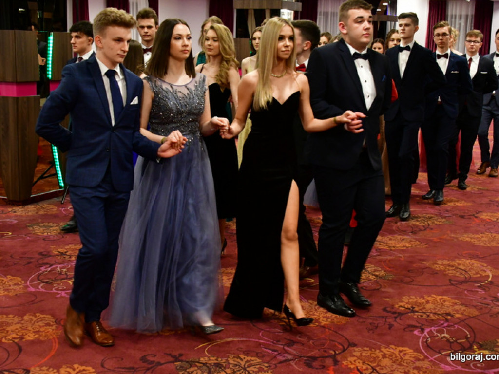 Bal maturalny uczniów biłgorajskiego ONZ-tu (FOTO, VIDEO)