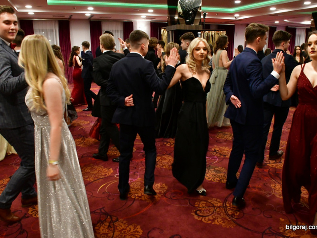 Bal maturalny uczniów biłgorajskiego ONZ-tu (FOTO, VIDEO)