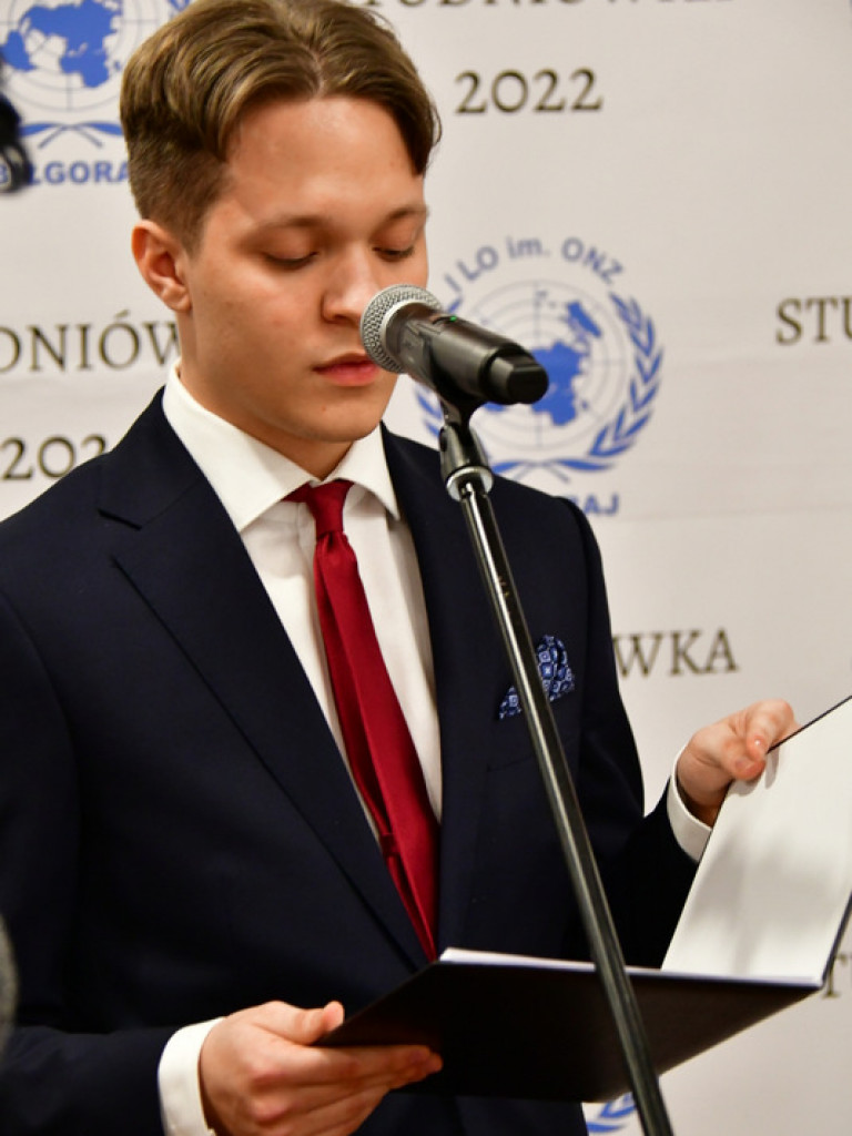 Bal maturalny uczniów biłgorajskiego ONZ-tu (FOTO, VIDEO)