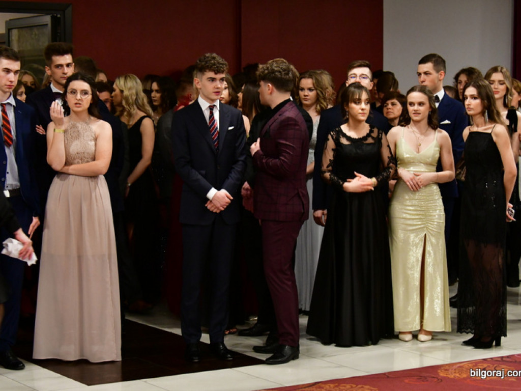 Bal maturalny uczniów biłgorajskiego ONZ-tu (FOTO, VIDEO)