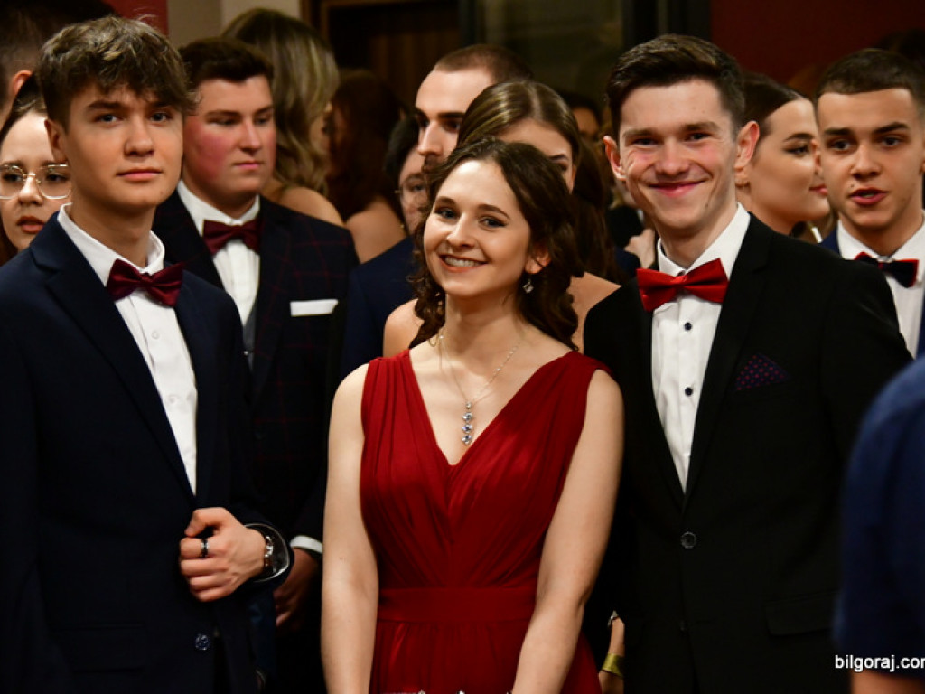 Bal maturalny uczniów biłgorajskiego ONZ-tu (FOTO, VIDEO)