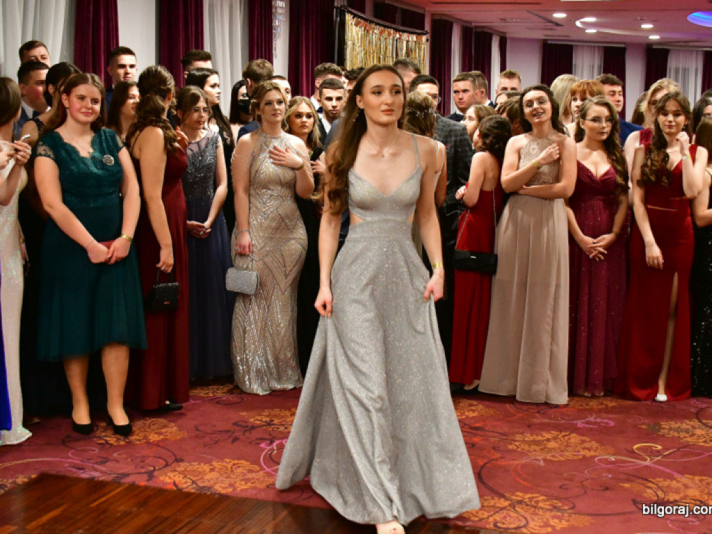 Bal maturalny uczniów biłgorajskiego ONZ-tu (FOTO, VIDEO)