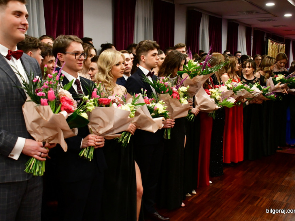 Bal maturalny uczniów biłgorajskiego ONZ-tu (FOTO, VIDEO)