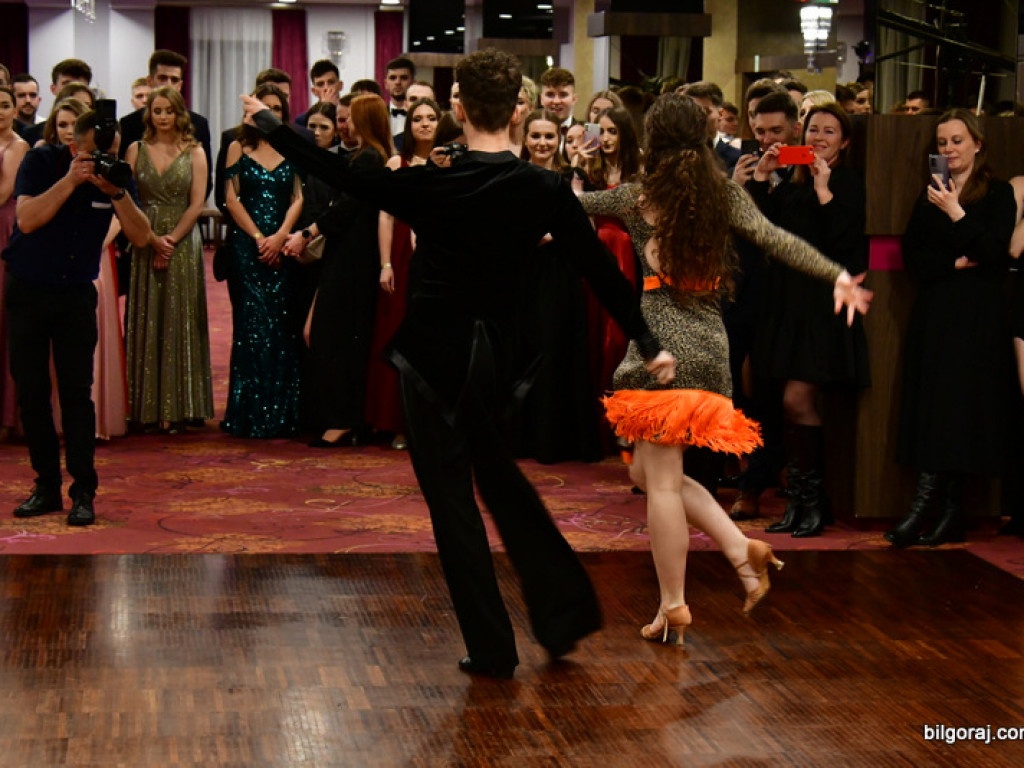 Bal maturalny uczniów biłgorajskiego ONZ-tu (FOTO, VIDEO)