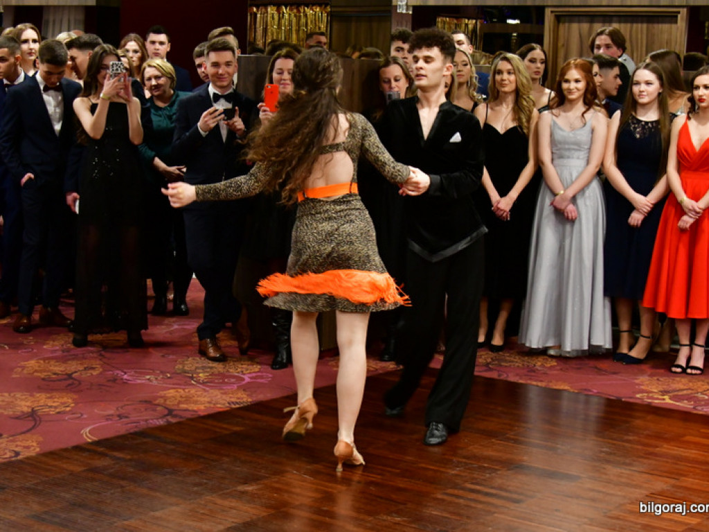 Bal maturalny uczniów biłgorajskiego ONZ-tu (FOTO, VIDEO)