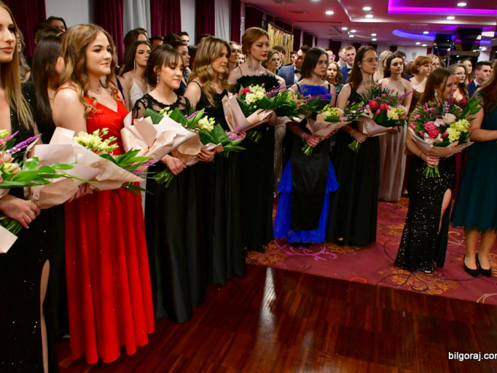 Bal maturalny uczniów biłgorajskiego ONZ-tu (FOTO, VIDEO)