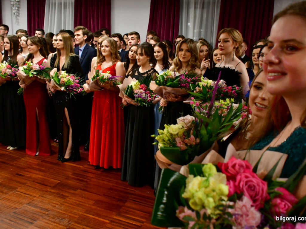 Bal maturalny uczniów biłgorajskiego ONZ-tu (FOTO, VIDEO)