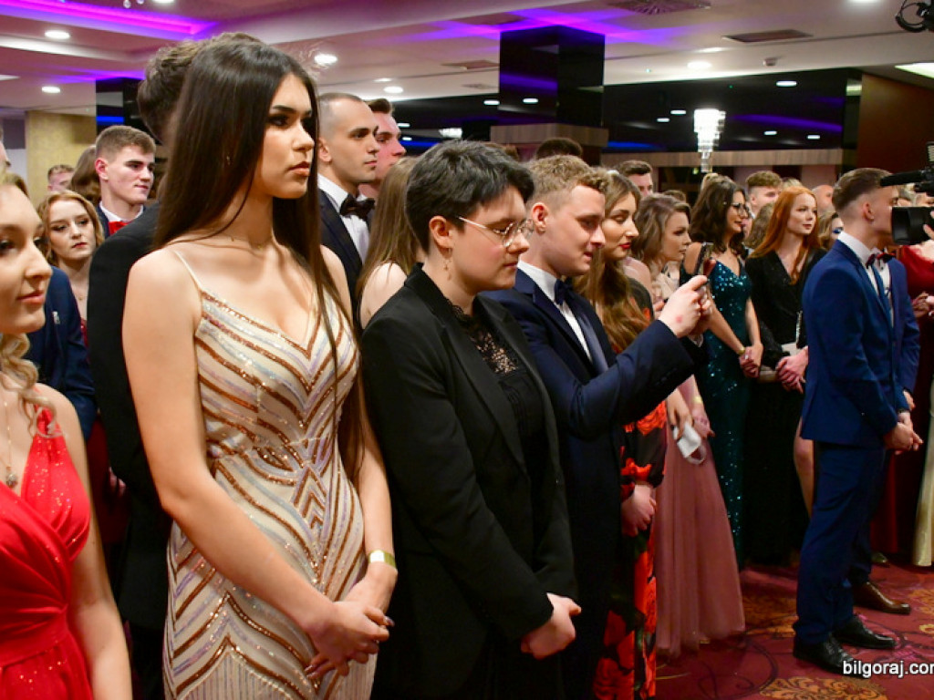 Bal maturalny uczniów biłgorajskiego ONZ-tu (FOTO, VIDEO)