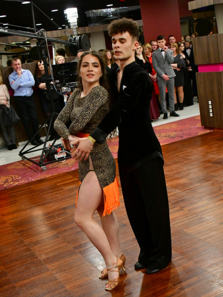 Bal maturalny uczniów biłgorajskiego ONZ-tu (FOTO, VIDEO)