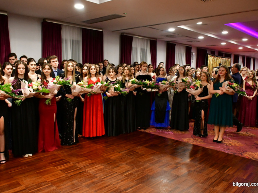 Bal maturalny uczniów biłgorajskiego ONZ-tu (FOTO, VIDEO)