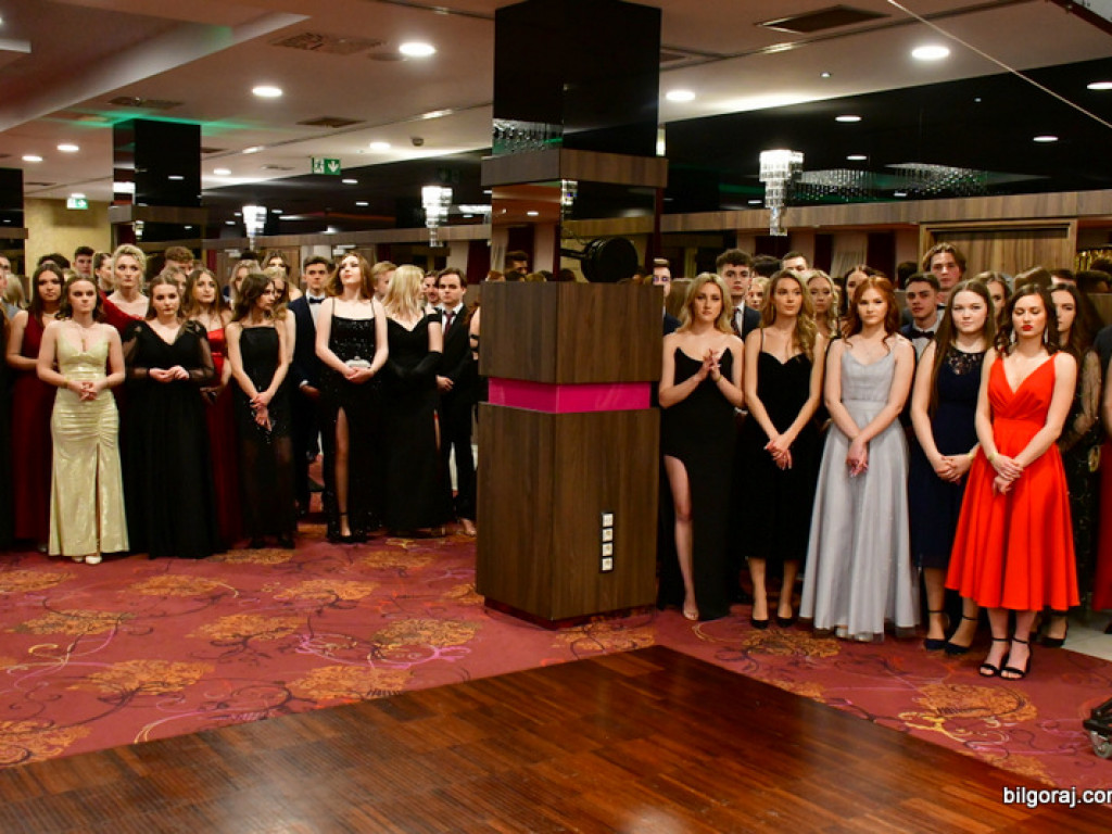 Bal maturalny uczniów biłgorajskiego ONZ-tu (FOTO, VIDEO)