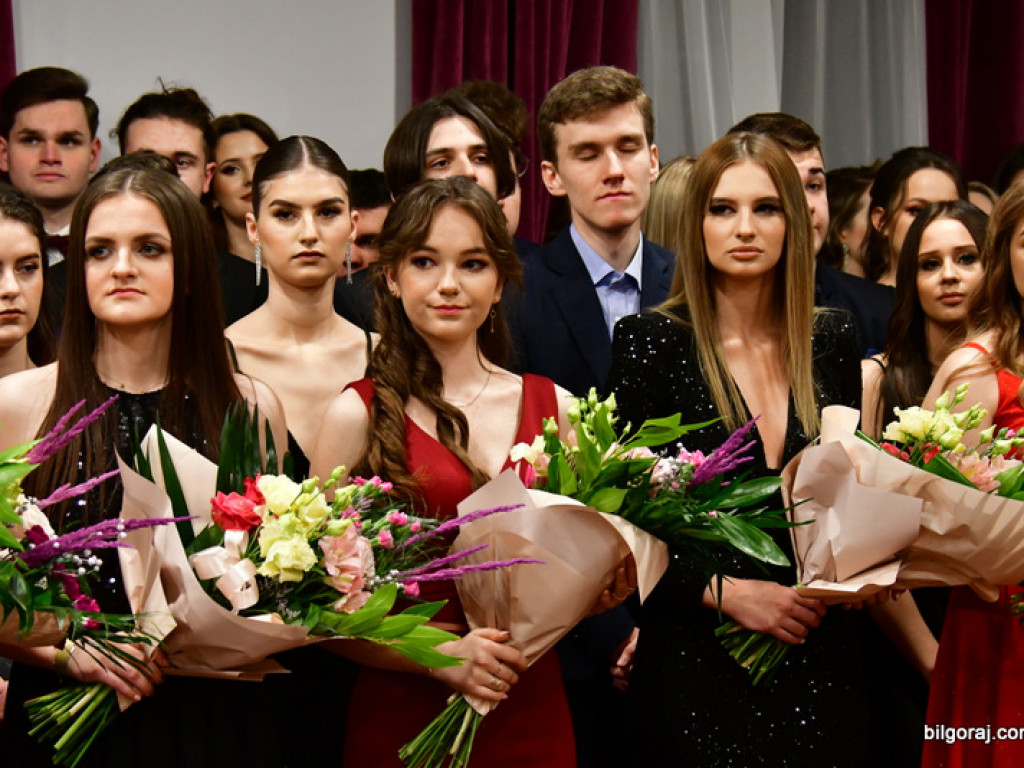 Bal maturalny uczniów biłgorajskiego ONZ-tu (FOTO, VIDEO)
