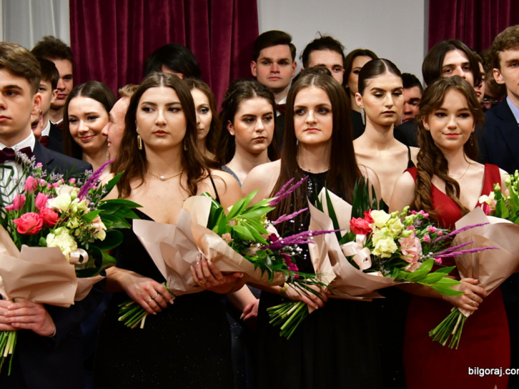 Bal maturalny uczniów biłgorajskiego ONZ-tu (FOTO, VIDEO)