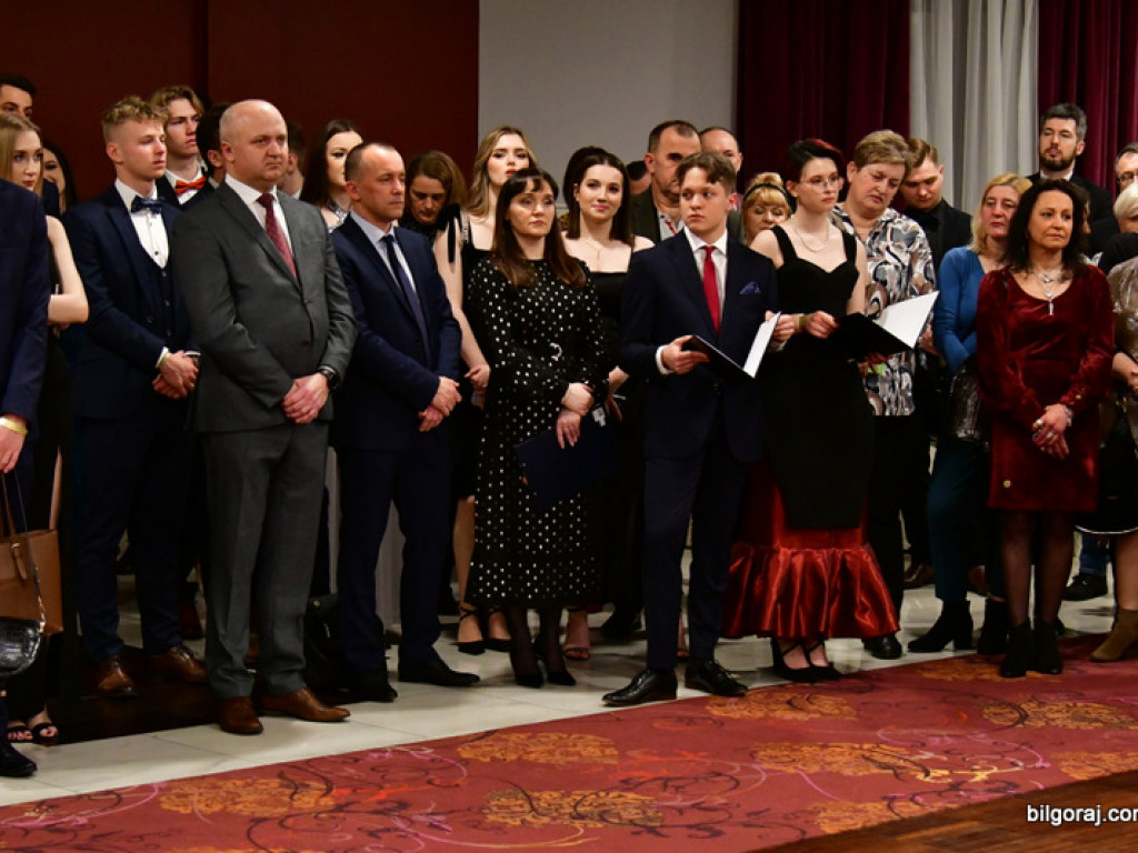 Bal maturalny uczniów biłgorajskiego ONZ-tu (FOTO, VIDEO)