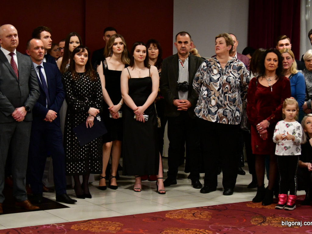 Bal maturalny uczniów biłgorajskiego ONZ-tu (FOTO, VIDEO)