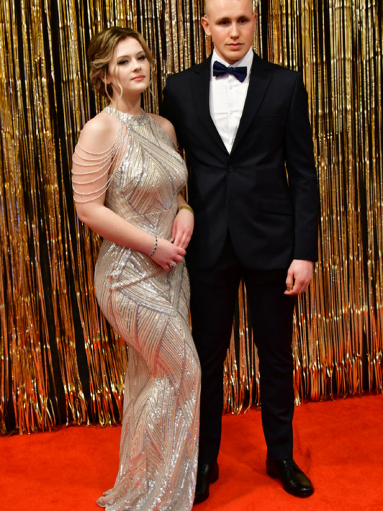 Bal maturalny uczniów biłgorajskiego ONZ-tu (FOTO, VIDEO)