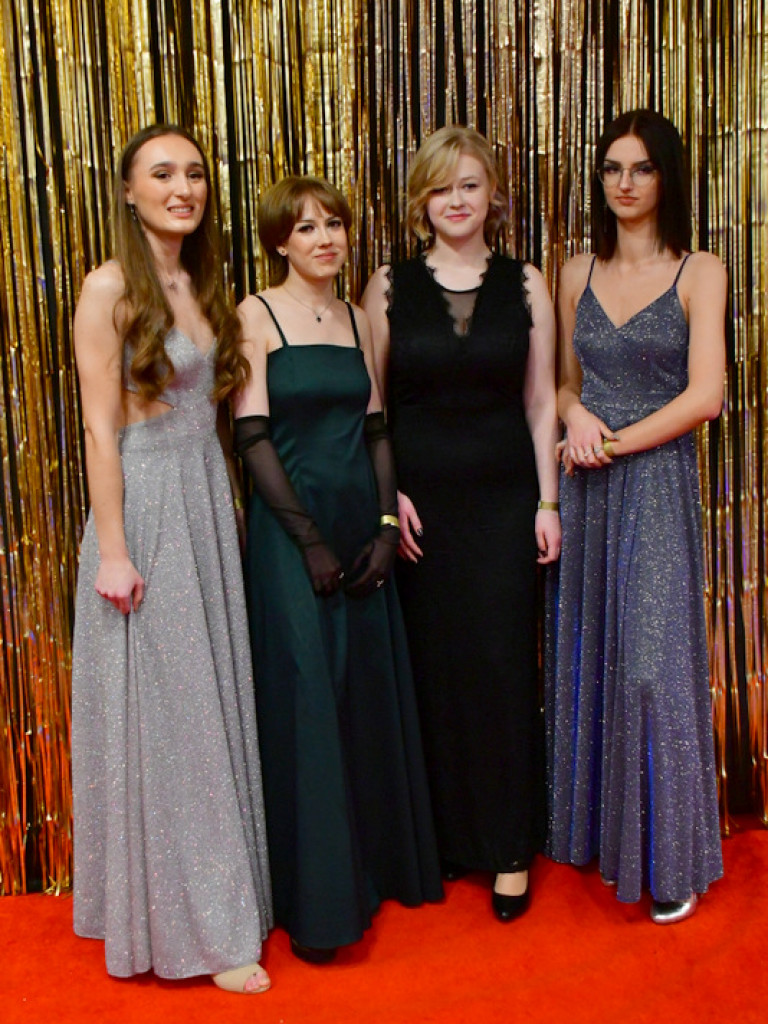 Bal maturalny uczniów biłgorajskiego ONZ-tu (FOTO, VIDEO)