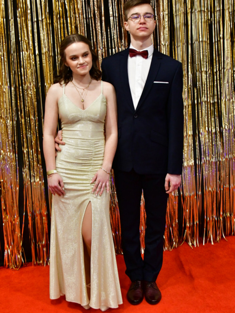 Bal maturalny uczniów biłgorajskiego ONZ-tu (FOTO, VIDEO)