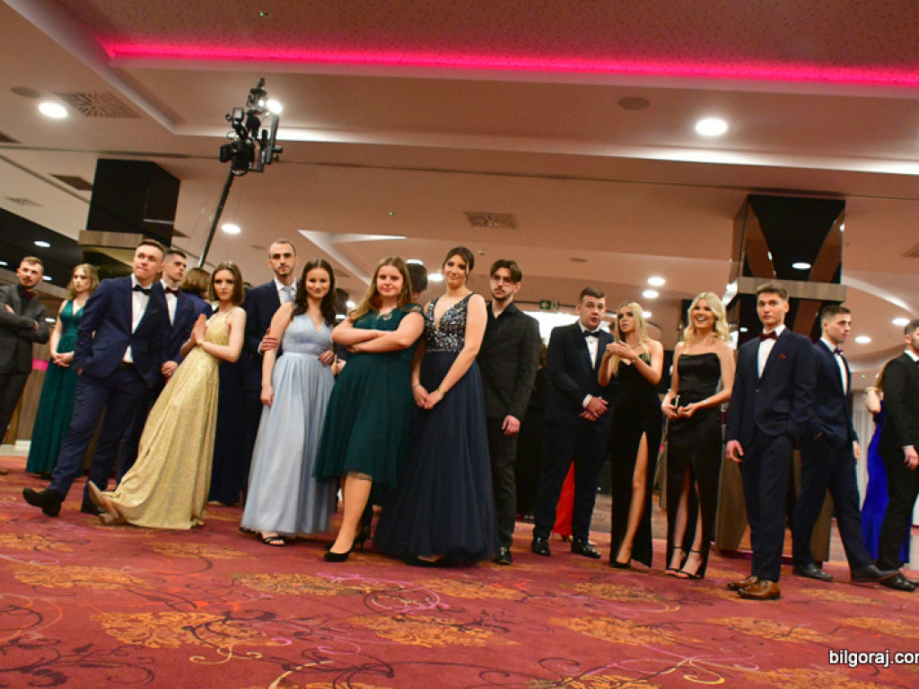 Bal maturalny uczniów biłgorajskiego ONZ-tu (FOTO, VIDEO)