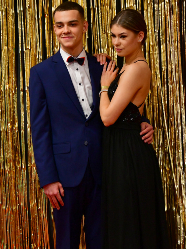 Bal maturalny uczniów biłgorajskiego ONZ-tu (FOTO, VIDEO)