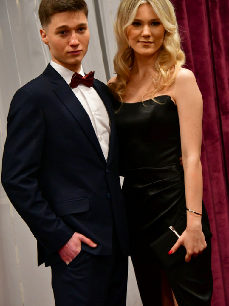 Bal maturalny uczniów biłgorajskiego ONZ-tu (FOTO, VIDEO)