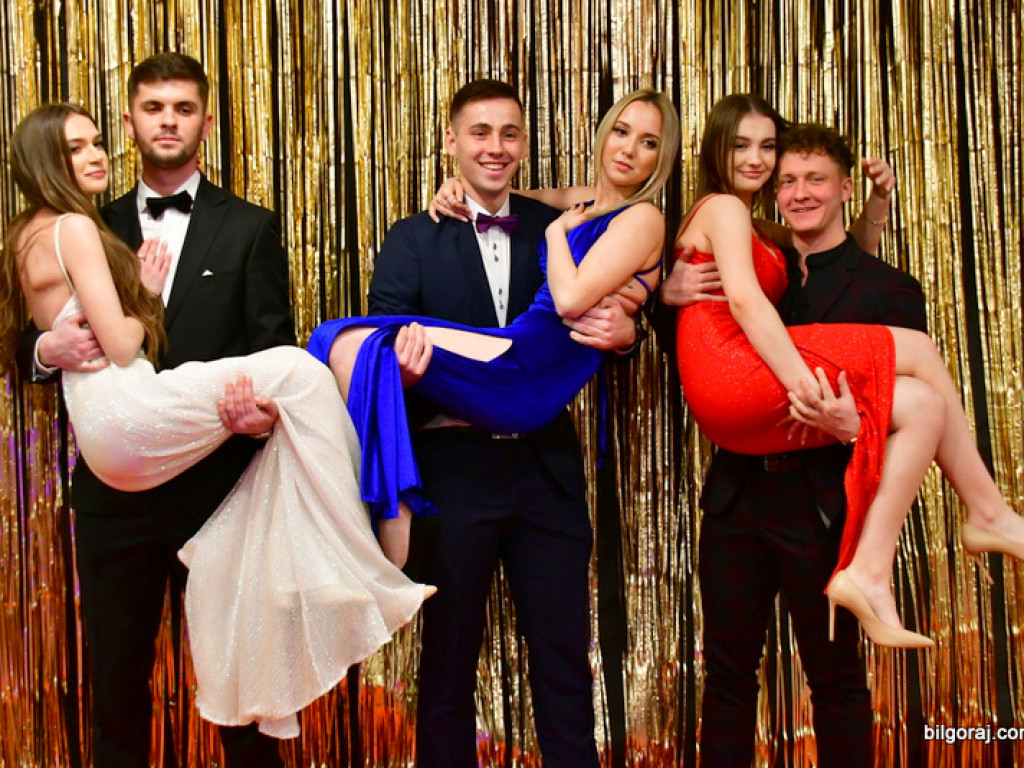 Bal maturalny uczniów biłgorajskiego ONZ-tu (FOTO, VIDEO)