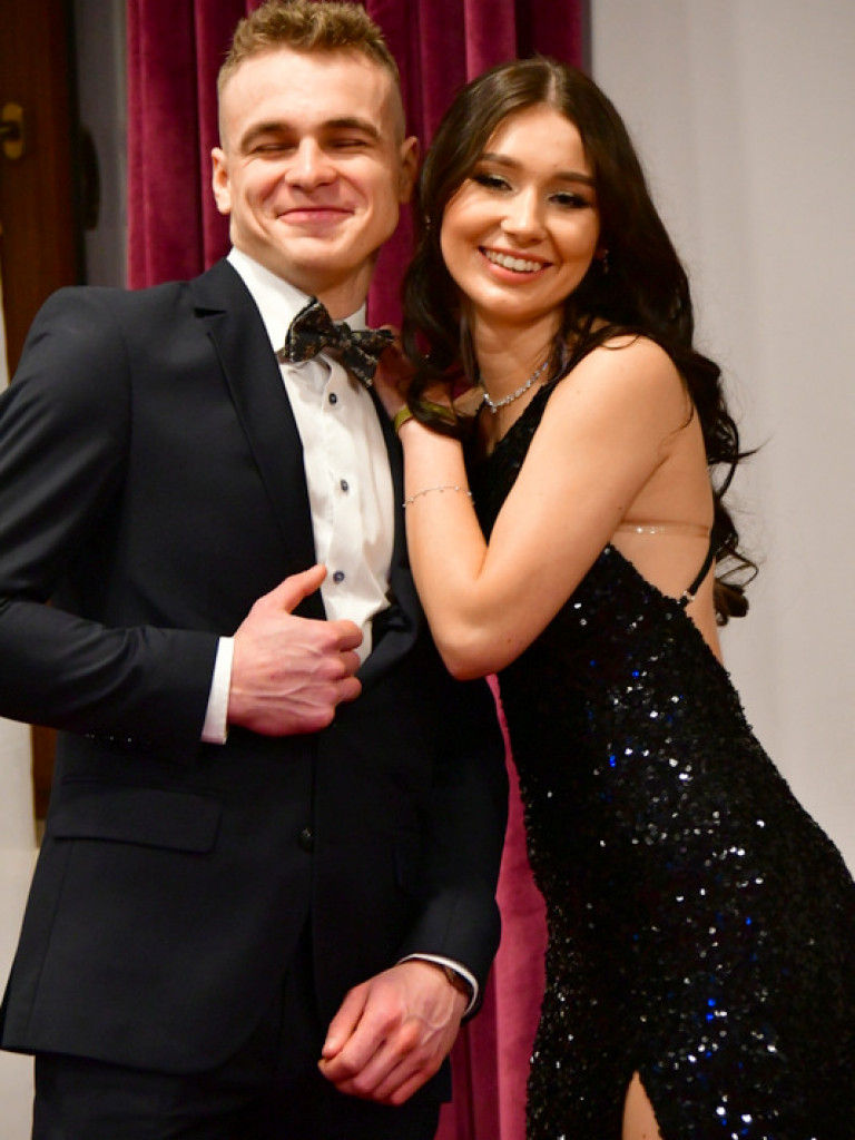 Bal maturalny uczniów biłgorajskiego ONZ-tu (FOTO, VIDEO)