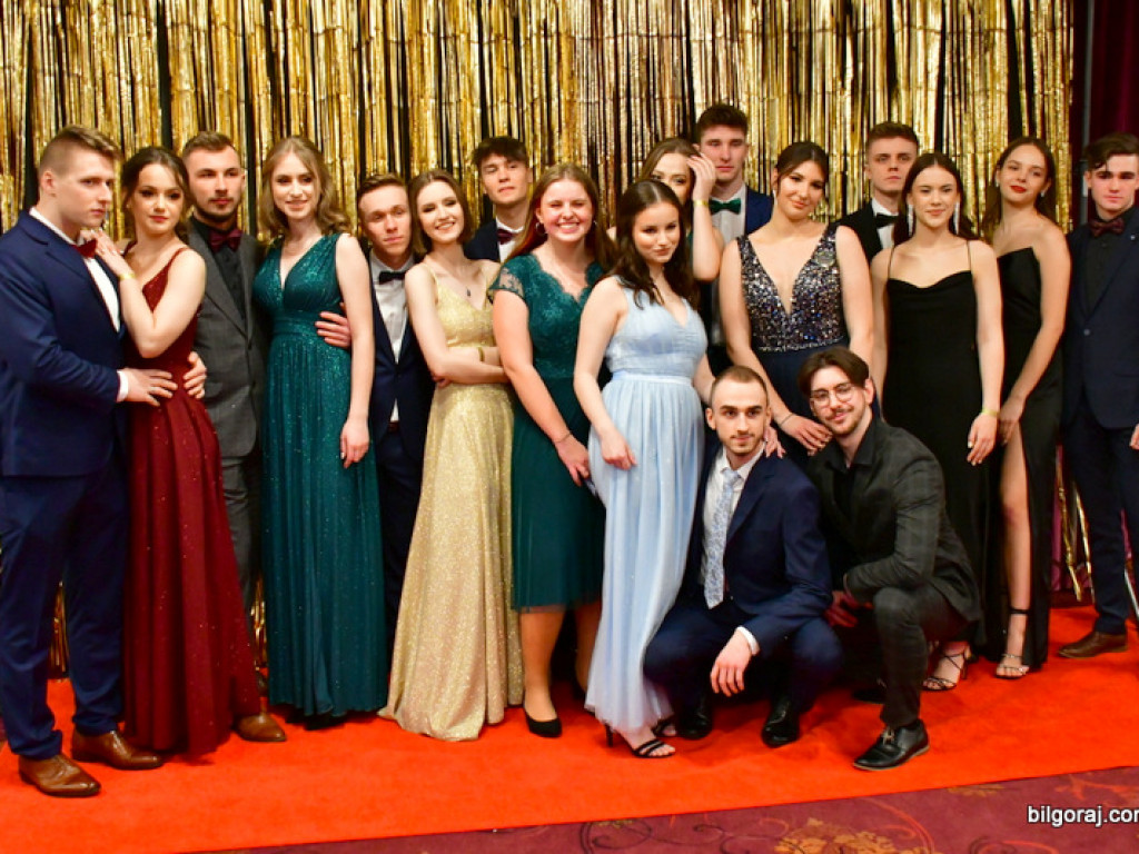 Bal maturalny uczniów biłgorajskiego ONZ-tu (FOTO, VIDEO)